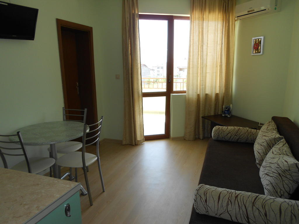 Family Hotel Amore Byala  Zimmer foto