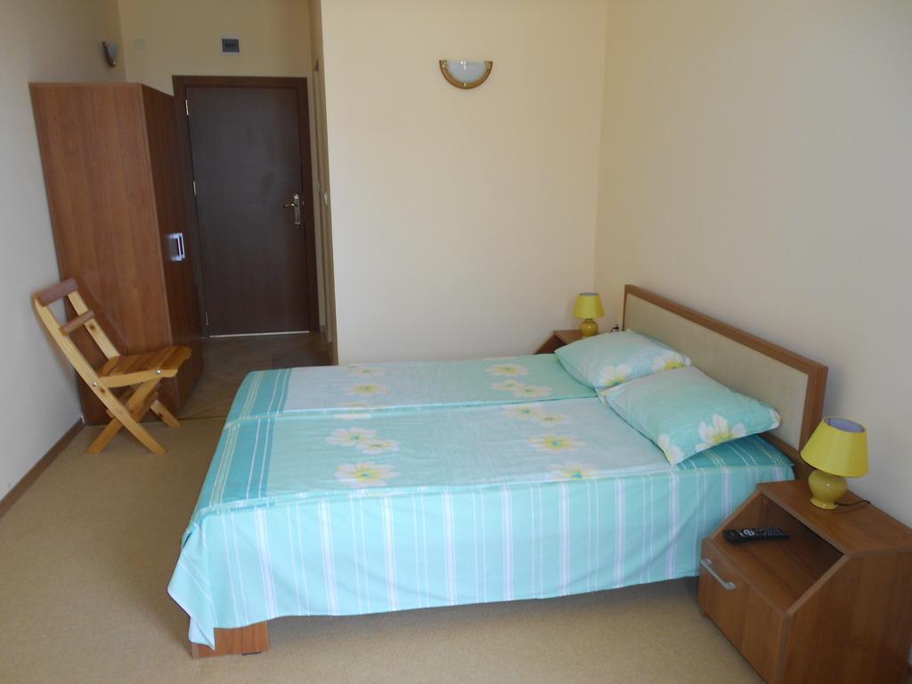 Family Hotel Amore Byala  Zimmer foto