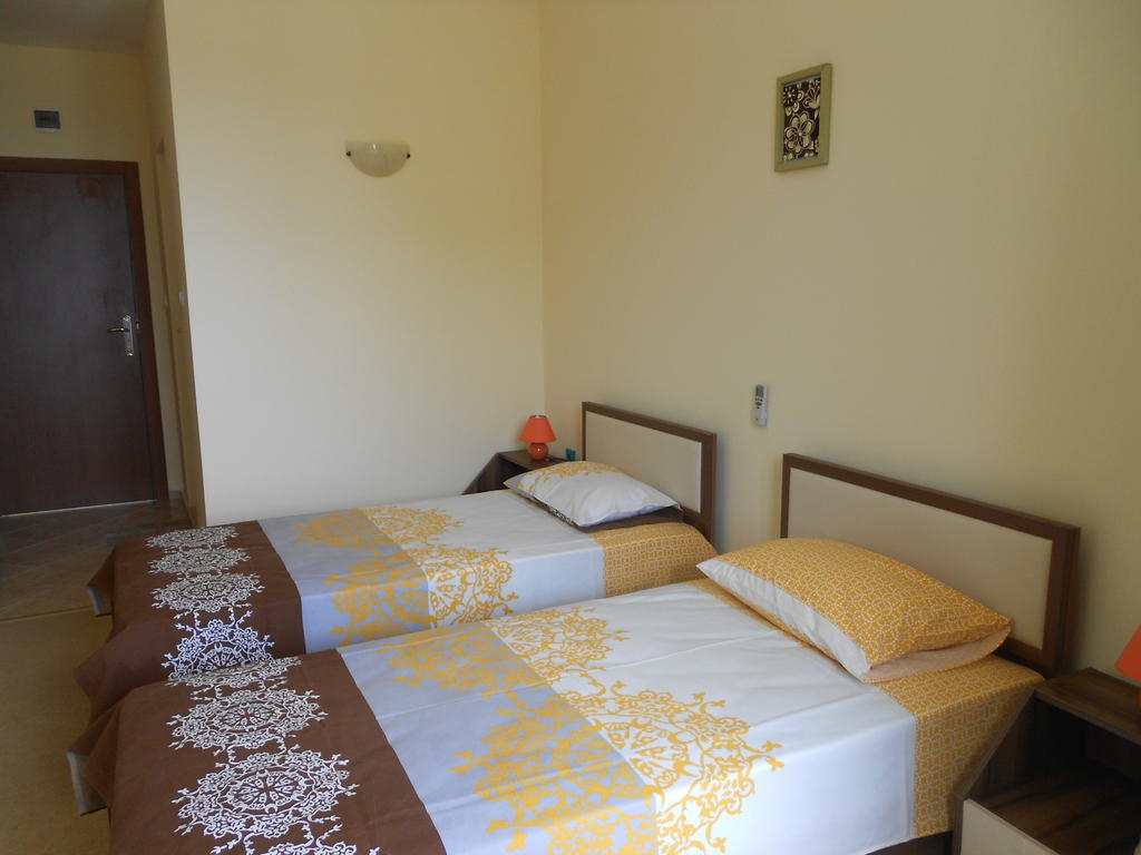 Family Hotel Amore Byala  Zimmer foto