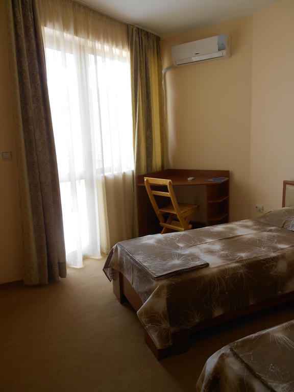 Family Hotel Amore Byala  Zimmer foto