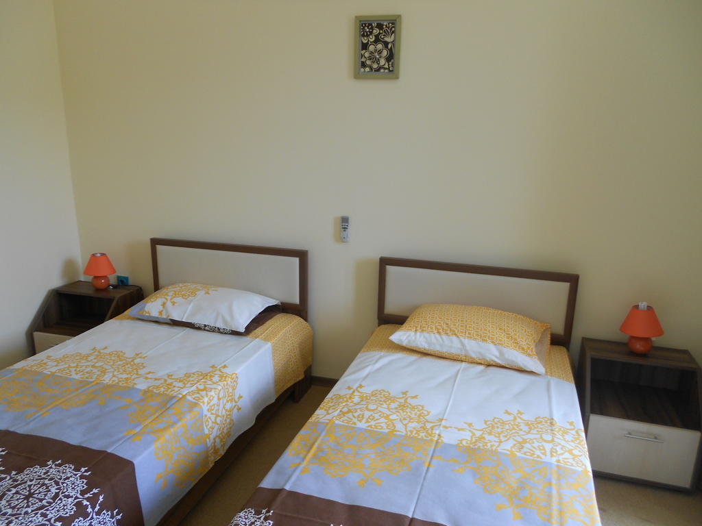 Family Hotel Amore Byala  Zimmer foto